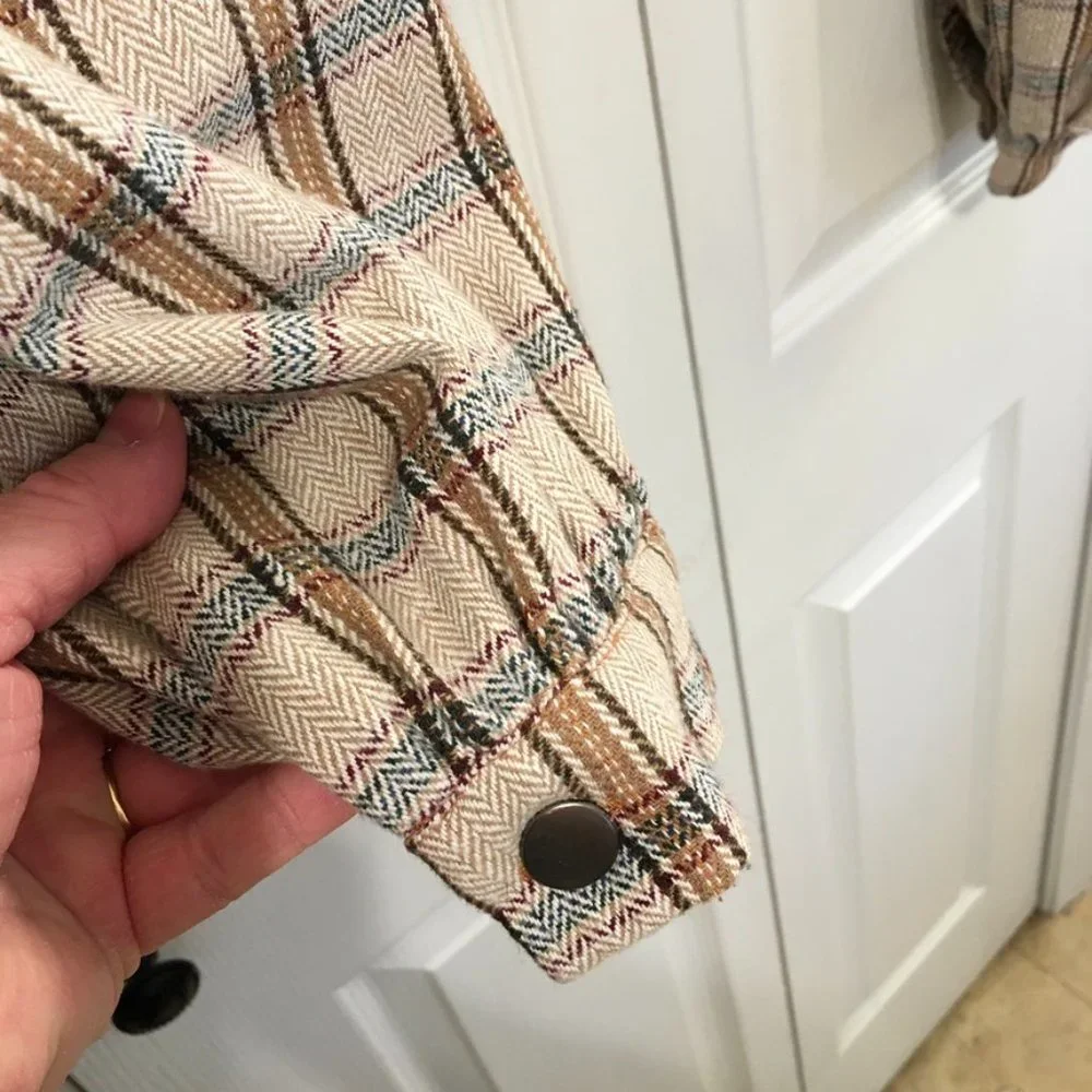 SHEIN Cropped Plaid Flannel - Picture 6 of 8